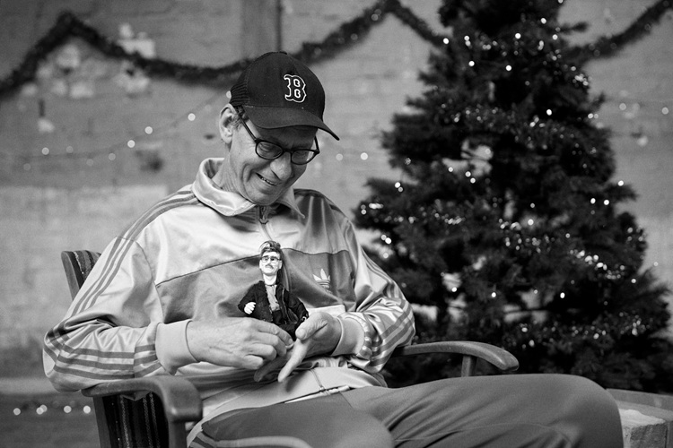 Du betrachtest gerade FLAKE – Rammstein Keyboarder feiert wieder Weihnachten: `Leise rieselt der Schnee´ Video