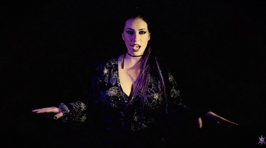 Du betrachtest gerade KRISTIN STARKEY – The Eagles in Metal Version: `Witchy Woman`