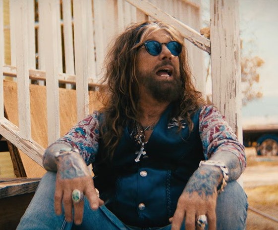 Du betrachtest gerade JOHN CORABI – The Dead Daisies Fronter stellt `New Day´ Solosingle im Video vor