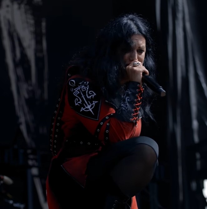 Du betrachtest gerade LACUNA COIL ft. Randy Blythe (Lamb Of God) – `Hosting The Shadow´ Video veröffentlicht