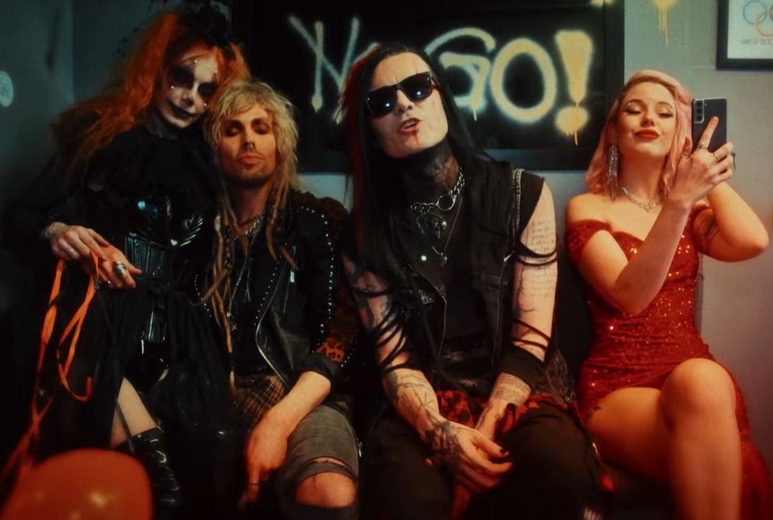 Du betrachtest gerade HELL BOULEVARD – Video zur neuen Single `Btch Pls´ ist da