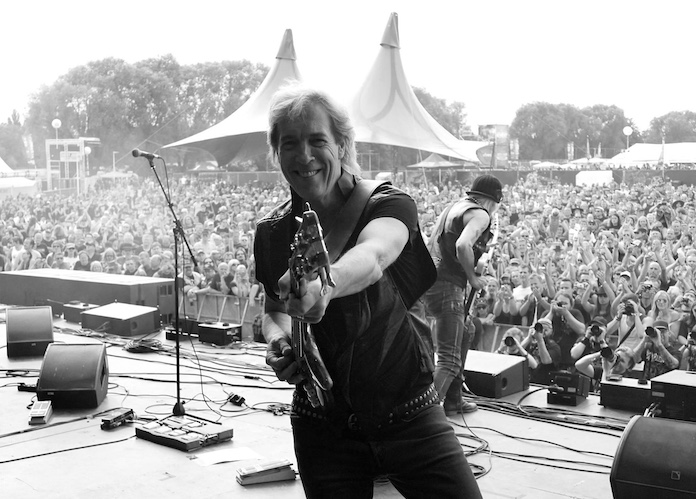 Du betrachtest gerade Francis Buchholz – Langjähriger SCORPIONS Basser ist verstorben