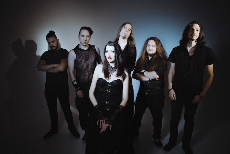 Du betrachtest gerade METEORA ft. Nils Courbaron (Sirenia/Bloodorn) – Video zum neuen Titeltrack `Darkest Light`