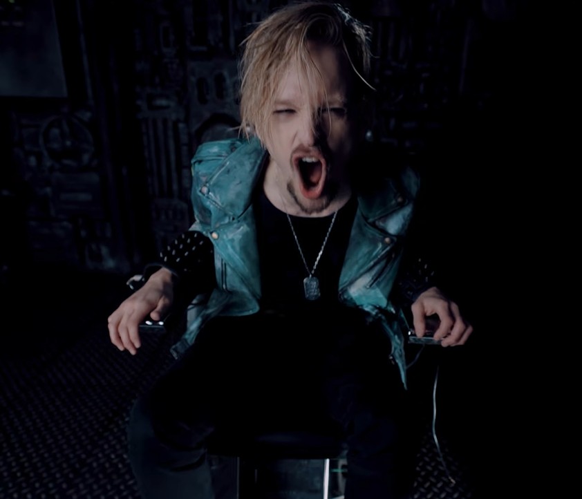 Du betrachtest gerade ERIK GRÖNWALL – `Bad Bones´ Solosingle und Titelsong als Video