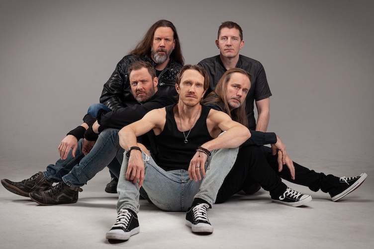 Du betrachtest gerade SEVENTH WONDER – Prog Metaller stellen neuen Sänger mit `Eternal Flame` Cover vor