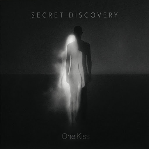 Du betrachtest gerade SECRET DISCOVERY – Gothrocker feiern `One Kiss` Singlepremiere