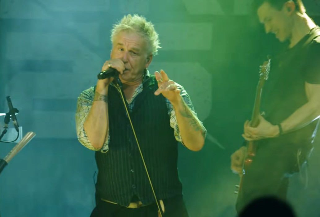 Du betrachtest gerade UNIVERSUM25 – Live-Clip stellt neuen Song vor: `Zu deiner eigenen Sicherheit´ (Live in Stuttgart)