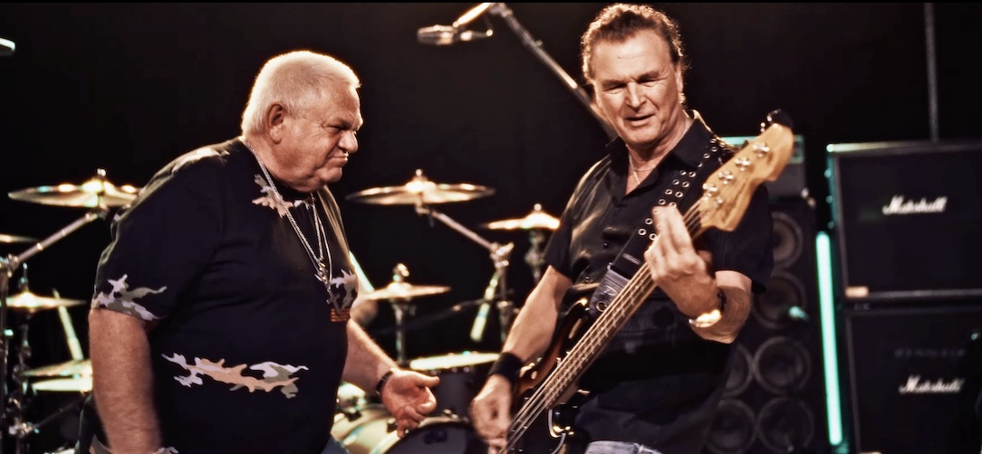 Mehr über den Artikel erfahren DIRKSCHNEIDER & THE OLD GANG – `The Law Of A Madman` bekommt sein Video