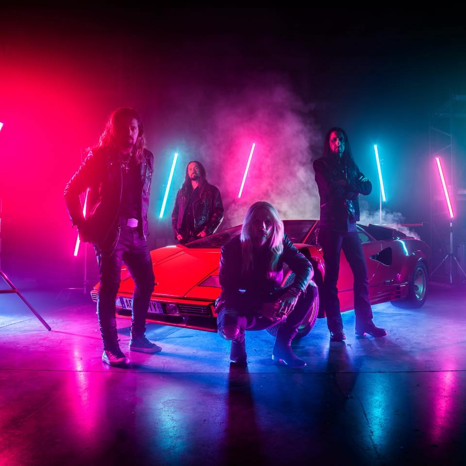 Du betrachtest gerade ELEGANT WEAPONS (Judas Priest, Accept, MSG, Uriah Heep Member) – Teilen `Bridges Burn´ Video vom kommenden Zweitling