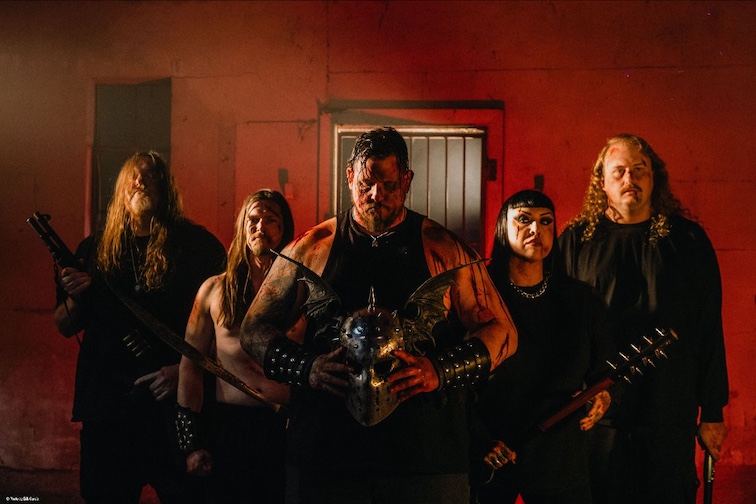 Du betrachtest gerade FROZEN SOUL feat. MACHINE HEAD Kopf Robb Flynn – `Invoke War` Video zur neuen Single