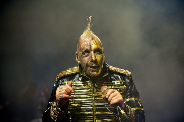 Du betrachtest gerade TILL LINDEMANN – Neue `Es Brennt…` Single ist online