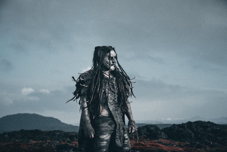 Du betrachtest gerade MORTIIS ft. Sarah Jezebel Deva – Video zum “Ghosts Of Europa“ Titeltrack