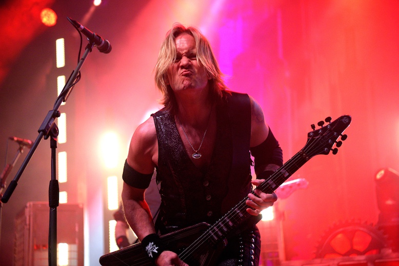 Du betrachtest gerade PHILIP SHOUSE (Gene Simons Band/ ex-Accept) – Erste Solosingle `It Gets Better`