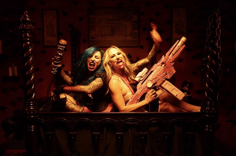 Du betrachtest gerade STITCHED UP HEART ft. BUTCHER BABIES –  Video zur gemeinsamen `Cannibal` Single