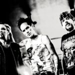 DOUBLE CRUSH SYNDROME – Andy Brings kündigt neue Scheibe mit `Free Hugs For Dictators` an