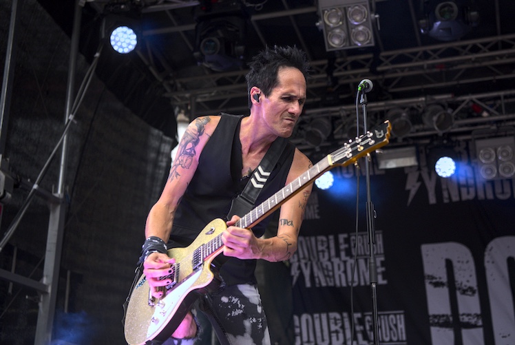 Mehr über den Artikel erfahren DOUBLE CRUSH SYNDROME – `Mercury In Retrograde` Video-Single veröffentlicht