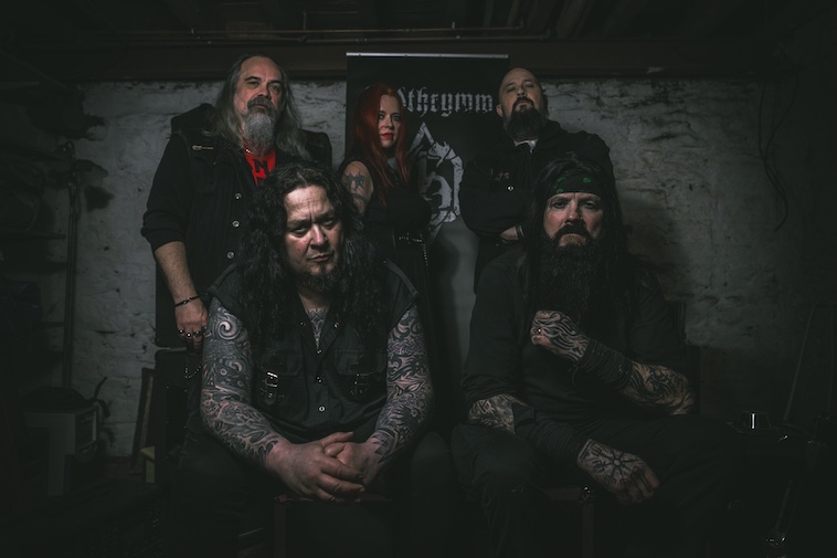 Du betrachtest gerade GODTHRYMM – Ehemalige My Dying Bride Member stellen `The Sun Never Fell` vor