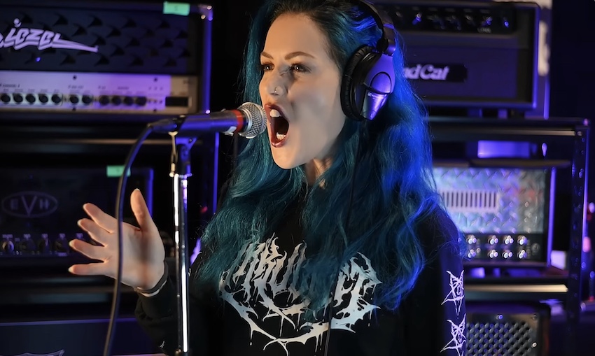Du betrachtest gerade BLUE MEDUSA – ALISSA WHITE-GLUZ teilt neues `Checkmate` Playthrough Video