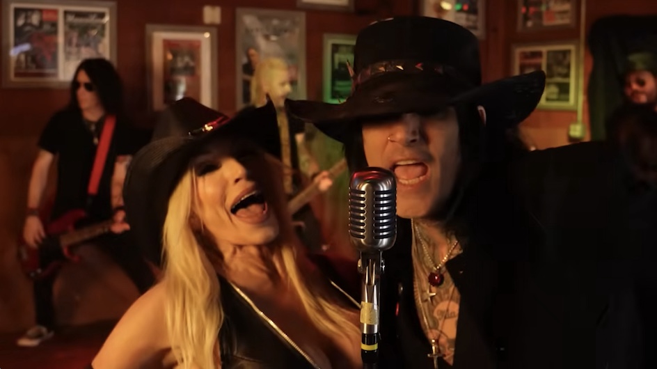 Du betrachtest gerade BLACKLIST UNION & LORRAINE LEWIS (FEMME FATALE) – `Jackson` Cover-Video