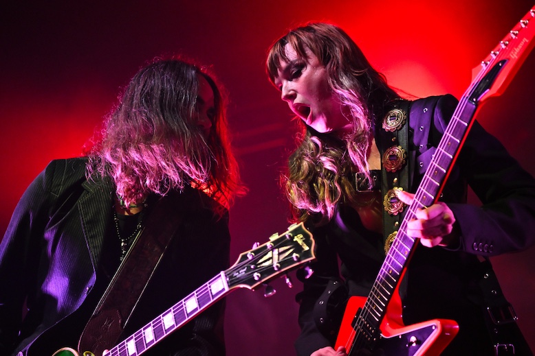 Du betrachtest gerade HALESTORM –  OZZY OSBOURNEs `Perry Mason` im neuen Tribute Video
