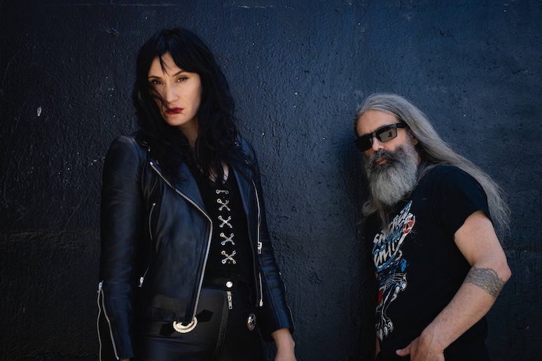 Du betrachtest gerade CASTLE – `3 Knocks` Video zum nächsten Album der Heavy Rocker