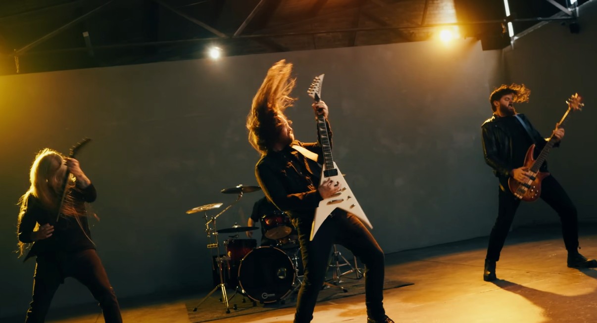 Mehr über den Artikel erfahren HARLOTT – Thrasher stellen `The Joyful Stain´ Videosingle vor
