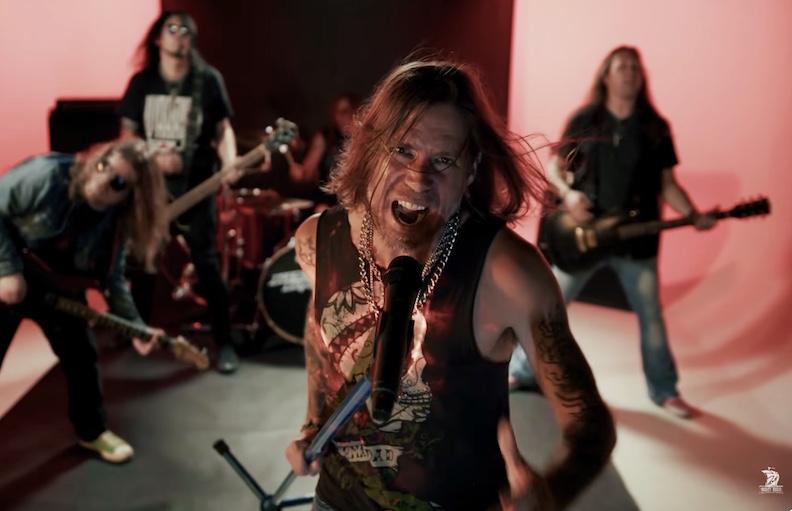 Du betrachtest gerade KISSING KAOS – US Hard Rocker stellen `Heartache & Scars` Video vor