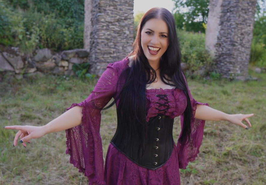 Du betrachtest gerade KRISTIN STARKEY – Stellt ihr `Dargor, Shadowlord of the Black Mountain´ Rhapsody Cover vor