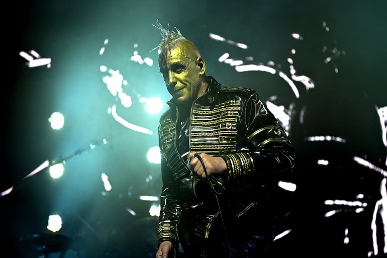 Du betrachtest gerade TILL LINDEMANN – Erstes “Live In Kraków“ Video: `Übers Meer`