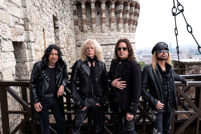 Du betrachtest gerade STRYPER – Neuer Track `Ashes To Roses` ist online