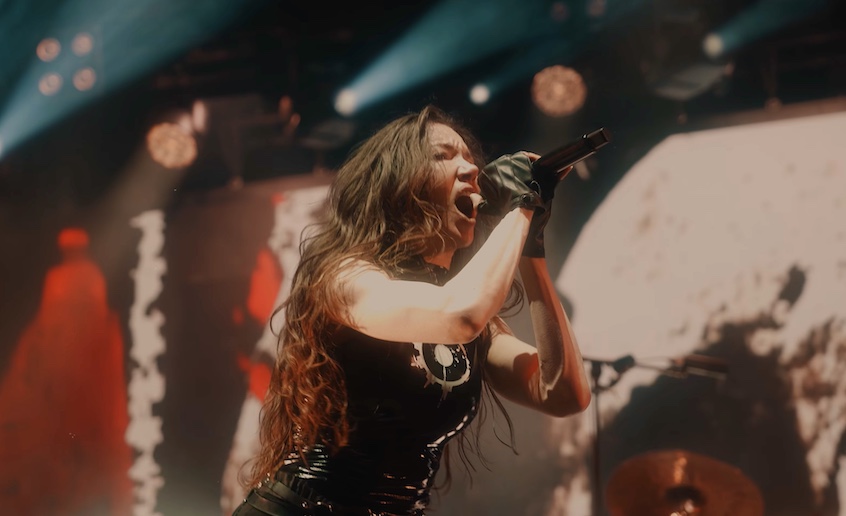 Du betrachtest gerade ARCH ENEMY – Neues offizielles Livevideo für  `Nemesis`