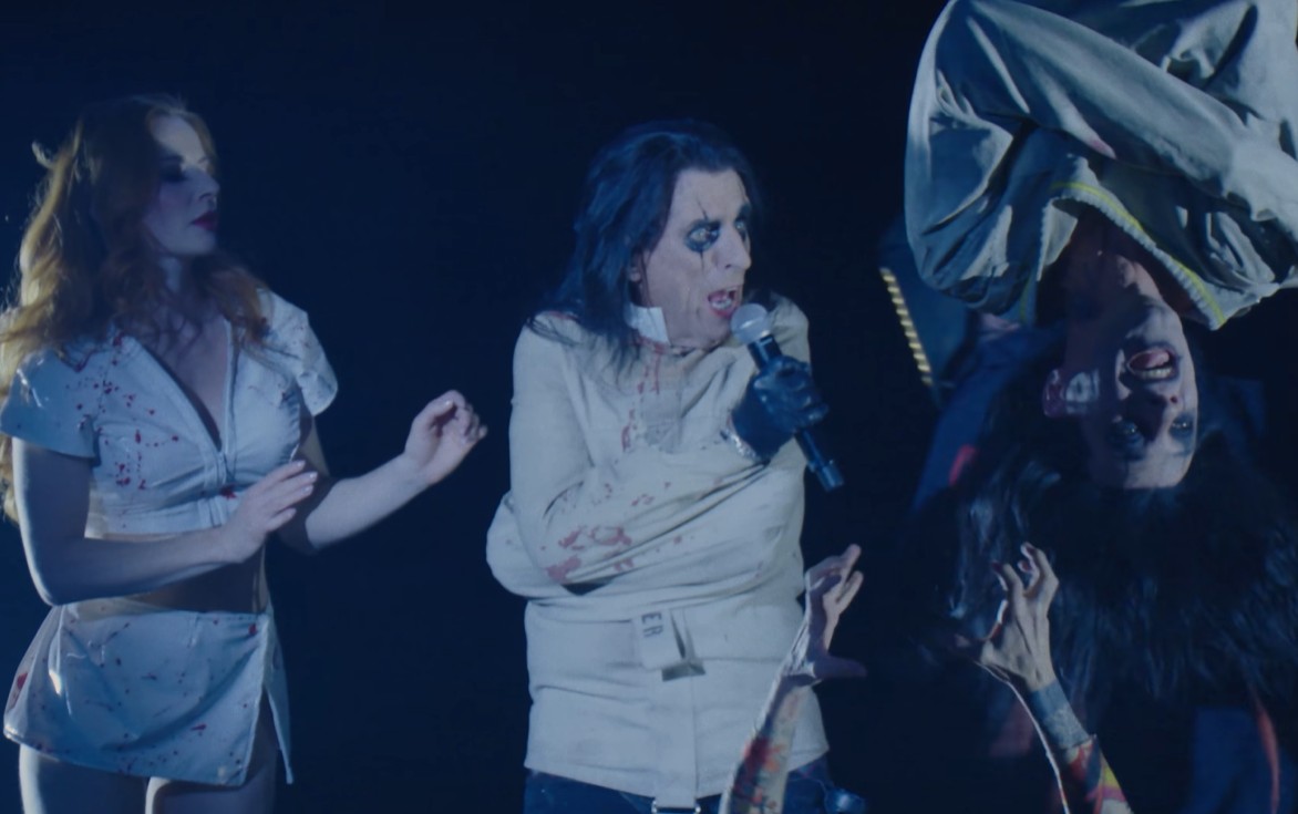 Mehr über den Artikel erfahren ALICE COOPER & Criss Angel – `Ballad of Dwight Fry´ (Welcome To Our Nightmare) Clip geteilt