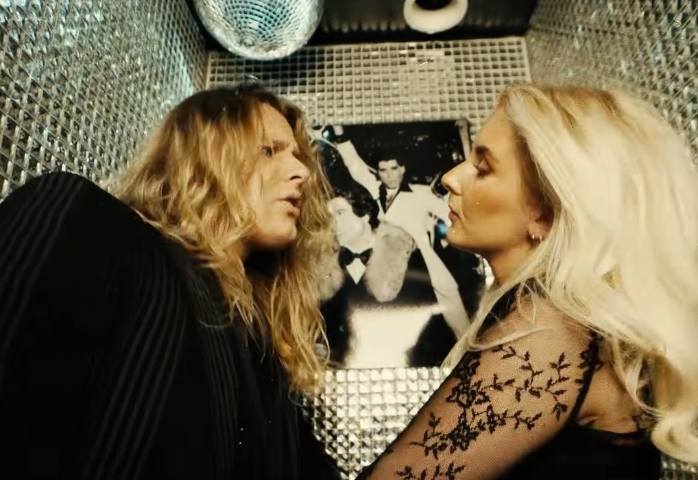 Du betrachtest gerade VELVETEEN QUEEN – `Talk Or Walk´ Video der Glam Rocker ist da