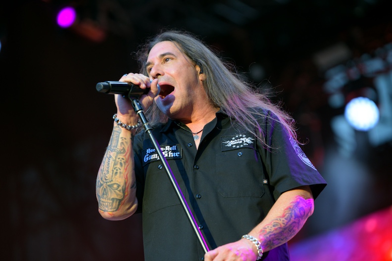 Du betrachtest gerade ARCHON ANGEL – SAVATAGE Sänger Zak Stevens  stellt “Beyond The Grave” Titeltrack vor