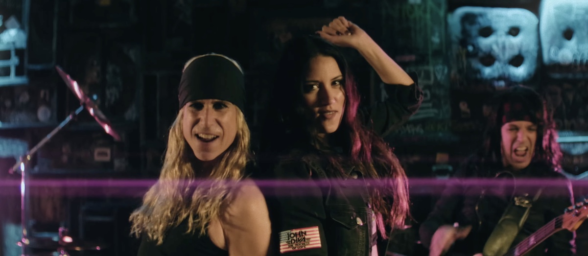 Du betrachtest gerade JOHN DIVA & THE ROCKETS OF LOVE ft. The Gems – Video zum neuen Titeltrack `Favorite Drug`